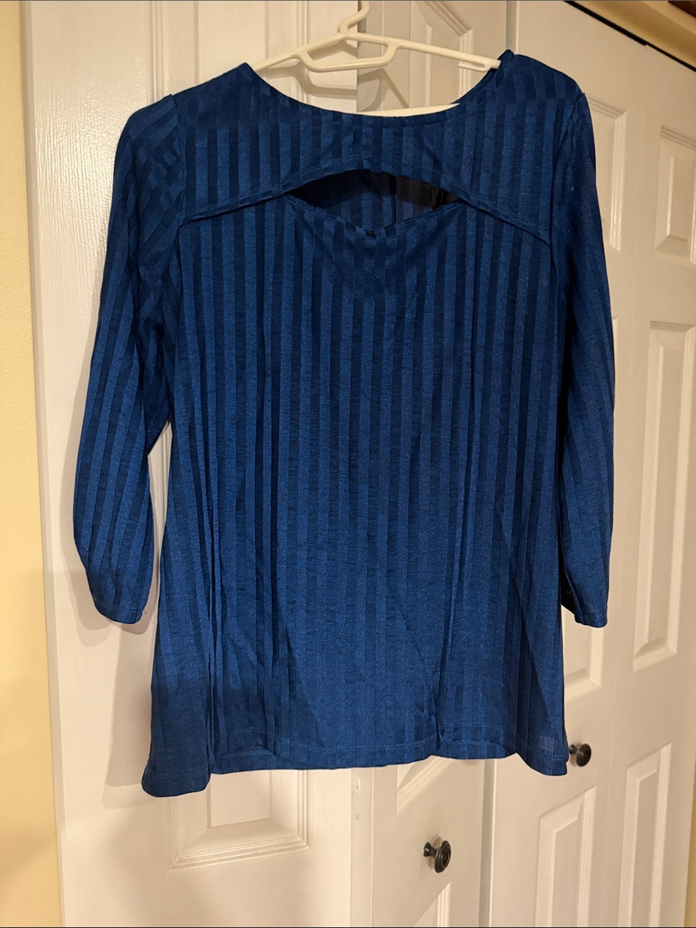 Apt. 9 Blue Striped Long Sleeve Top with Back Cutout